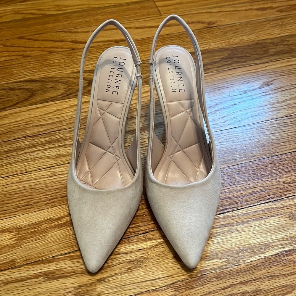Pointed toe sling-back heels